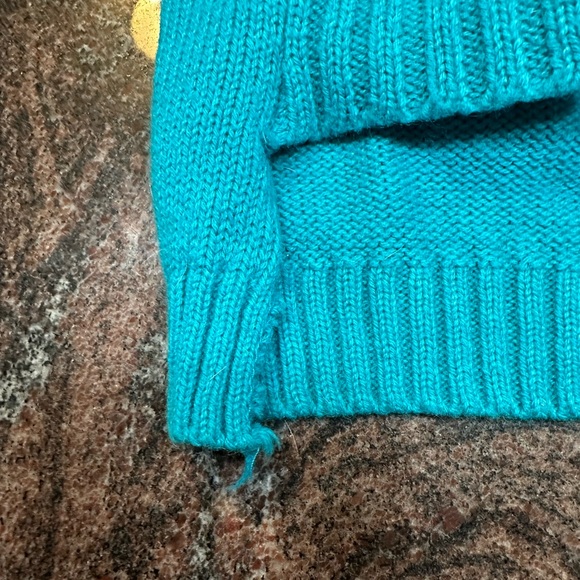 Teal colored dog sweater size M - Picture 3 of 5